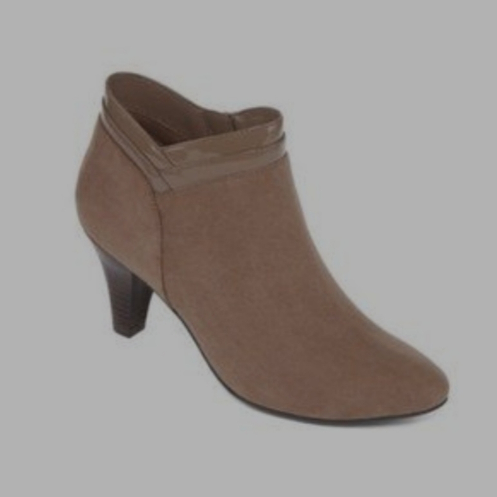 BOOTS - Picture 1 of 7